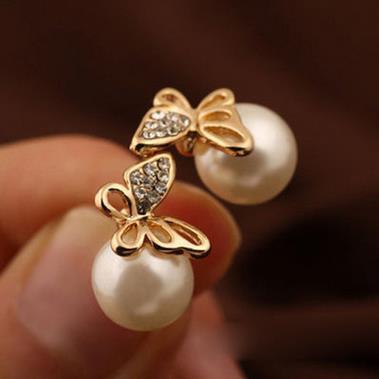Fashionable Pearl Butterfly Stud Earrings